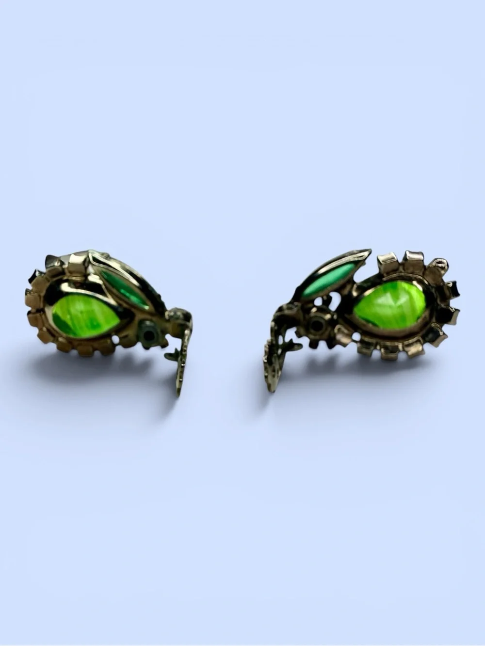 Verified Book Piece Juluana D&E Elegant Emerald Green Givre Clip-on Earrings - Picture 6 of 10
